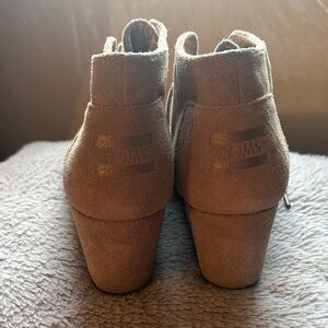 TOMS Women's Taupe Suede Ankle Booties